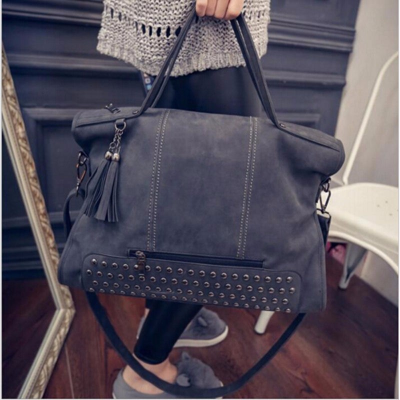 Tas Selempang Wanita Rivet Style Black JakartaNotebook com Tas Selempang Wanita Rivet Style Black JakartaNotebook com