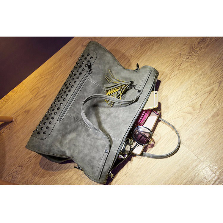 Tas Selempang Wanita Rivet Style Gray JakartaNotebook com Tas Selempang Wanita Rivet Style Gray JakartaNotebook com