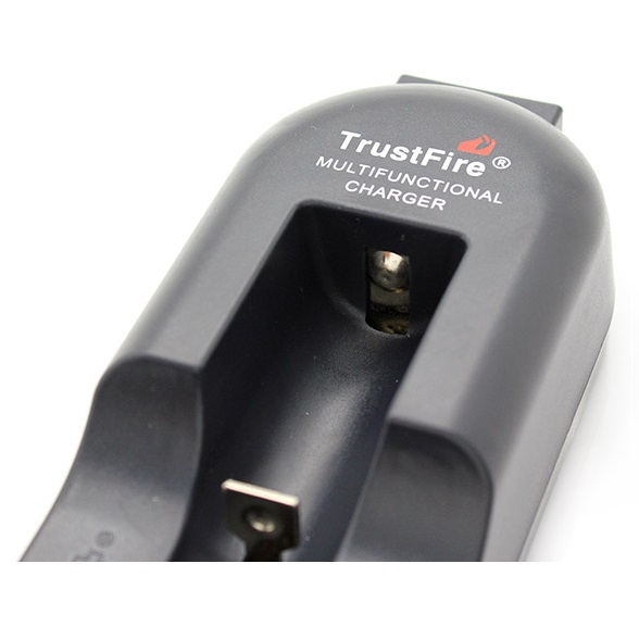 TrustFire Universal Single Battery Charger - TR-002 - Black