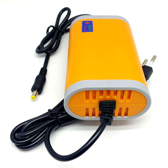 Charger Baterai Aki Motor Skuter 12V 2A 20AH Plug 4 0x1 Charger Baterai Aki Motor Skuter 12V 2A 20AH Plug 4 0x1