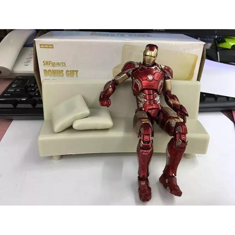 SHFiguarts Action Figure Iron Man Mark 42 + Sofa Tony