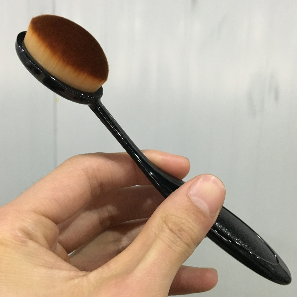 Oval Brush Foundation Make Up Tool - BB4 - Black - JakartaNotebook.com