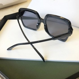 OUIO Kacamata Wanita Classic Vintage Sunglasses - 8956 - White - 3