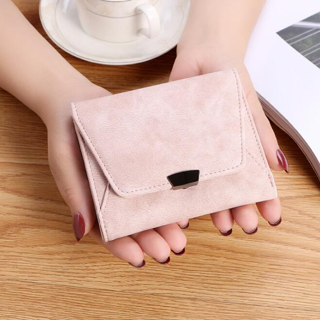 27+ Wanita Dompet Gantung Leher Pics