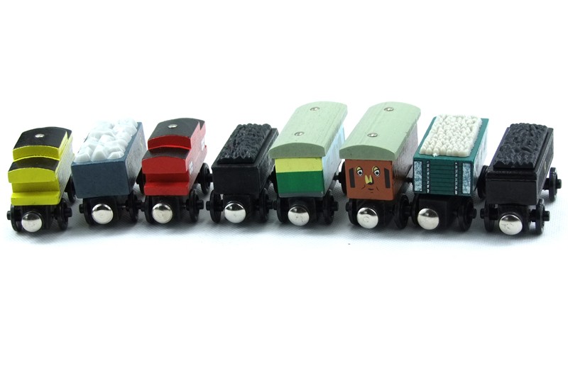 Kereta Api Thomas Wooden Magnet (Random Model) - Multi 