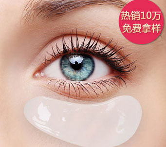 Penggunaan masker sangat mudah berkat bentuknya yang menyerupai struktur mata manusia. Cukup tempelkan masker pada area kantung mata dan tunggu 10 hingga 15 ...