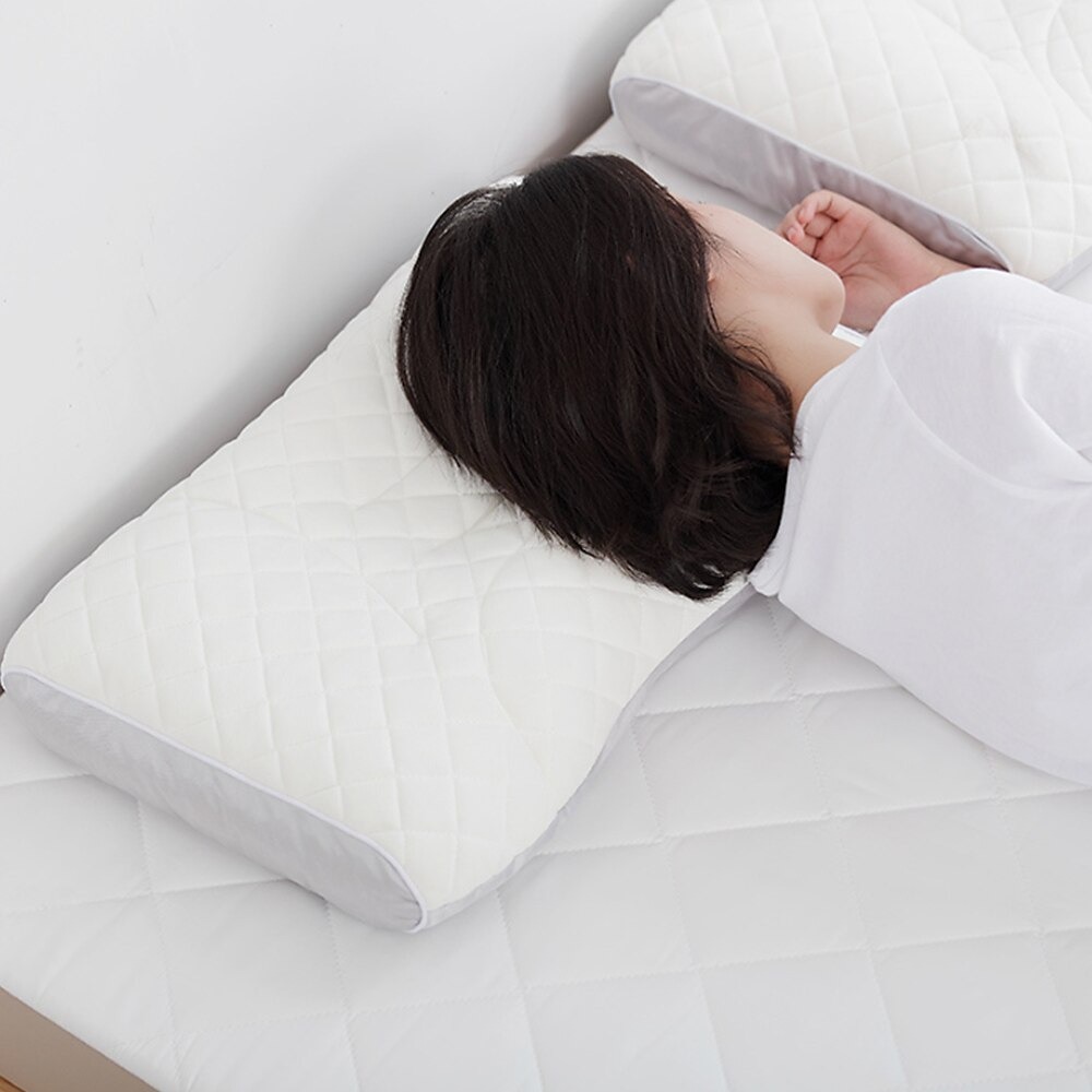 Подушка для беременных г образной формы. Плохой сон картинки. Девушка спит в кровати. Подушка xiaomi для сна. Спит в кровати.